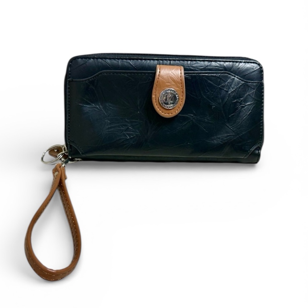 Stone Mountain Large Wrinkle Zip Around Wristlet Wallet Black Leather